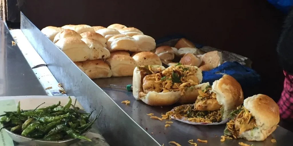 Vada Pav & Mumbai Street Food Stall - Business Ideas in Mumbai